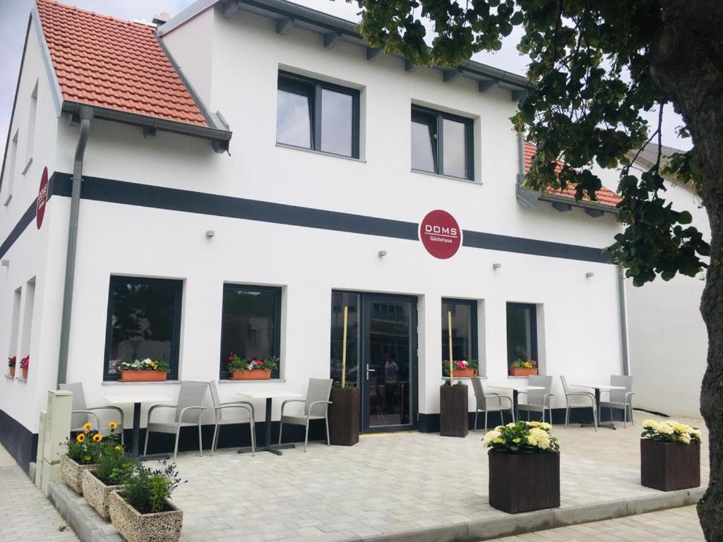 Doms Gaestehaus Frauenkirchen Exterior foto
