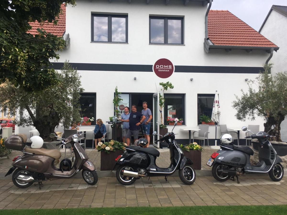 Doms Gaestehaus Frauenkirchen Exterior foto